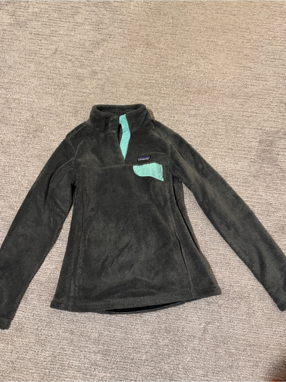Patagonia Ladies Dark Gray Fleece Pullover with Mint Trim